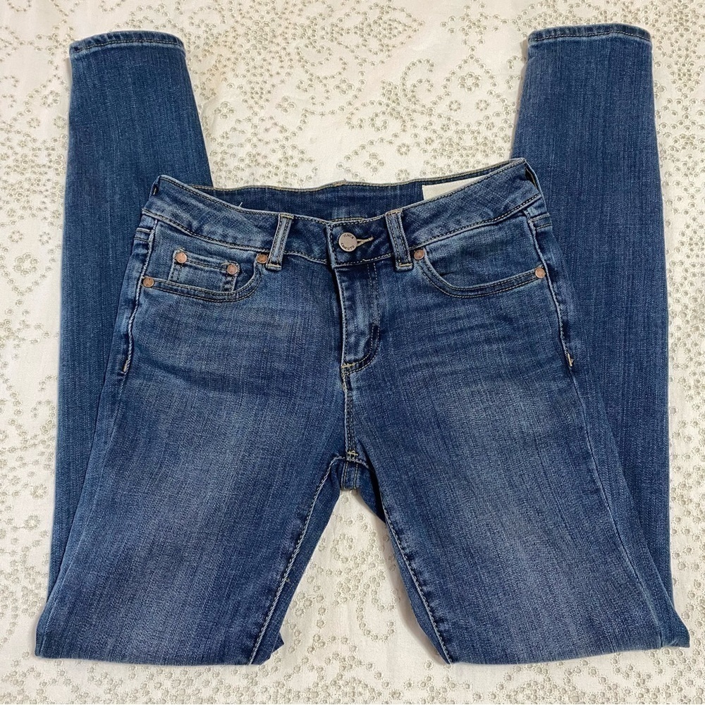 Vince Camuto dark wash skinny jeans size 25/0